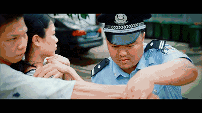 公厕惊魂！女警遭遇非人事件背后折射的社会隐忧