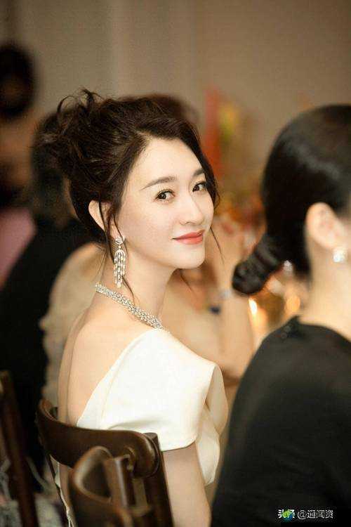 李小冉奶头被吸得最严重的一次，揭开女性自信与自然美的真相